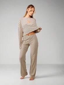 MISSGUIDED 圣诞罗纹条纹休闲套装，带泰迪熊刺绣长袖短款上衣睡裤，舒适居家穿着 - 彩色 - 查看 5