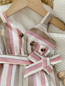 寶寶女孩夏季紋路牛仔露背連身裝，適用於休閒及假期，並帶腰帶