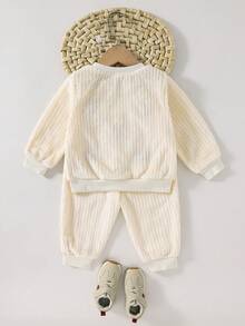Cozy Pixies 2 件套男婴卡通熊图案针织柔软圆领长袖套头衫和松紧腰裤套装 - 杏色 - 查看 2