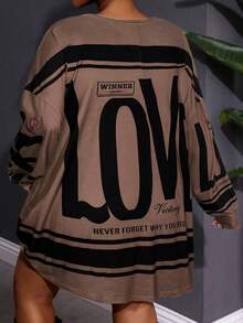 SHEIN CURVE+ 休闲街头美式复古新款圆领露肩字母英文Logo印花长袖超宽松T恤裙杏色下装绿花女T恤-A - 彩色 - 查看 2