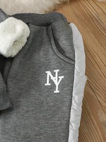 SHEIN 2 件套 Tween BoyWarm 基本款加厚纽约印花带衬垫口袋连帽衫和保暖内衬运动裤套装，秋冬 - 灰色 - 查看 5