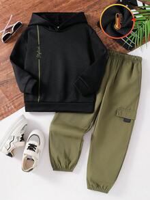 SHEIN 2 件套年轻男童休闲可爱日常舒适英文图案纯色针织连帽衫和裤子，适合外出、上学、聚会、秋冬，羊毛，加厚 - 黑色 - 查看 4