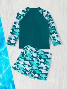 SHEIN Fantacosmos Conjunto de traje de baño con estampado de tiburón de dibujos animados para niño pequeño, adecuado para la playa y la natación - Multicolor - Ver 2