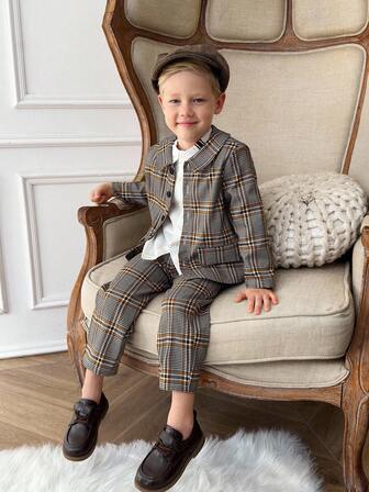 PrepCrw 两件套男童优雅学院风休闲都市卡其色千鸟格长袖翻领外套和裤子套装，适合外出、聚会、返校、秋冬季、秋季服装、儿童秋季服装、嘉年华、冬季服装、儿童冬季服装、优雅休闲、假日、圣诞节等场合。