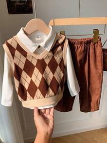 SHEIN 男婴保暖套装，白色长袖衬衫、格子背心和灯芯绒裤，适合室内、户外滑雪、日常穿着、运动、玩耍、聚会、秋冬季摄影等场合。 - 棕色 - 查看 3