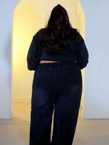 Pretty and Ole 大尺碼女性鬆身休閒牛仔長褲，設有腰部束帶和側口袋 - 黑色 - 查看 2