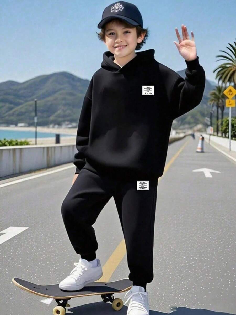 回到学校男孩休闲时尚创意清爽简约适合男孩穿字母图形印花连帽衫和运动裤套装，个性化上衣，秋季衣服