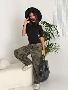 Ronhire بنطال جينز نسائي سائب معرَّق بأنماط التمويه العشوائية - أخضر عسكري - مشاهدة 3