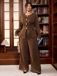 Vionelle 女士加大码两件套，西装面料，正面中央珍珠金金属纽扣门襟，圆领，收腰A字下摆开衩长袖衬衫搭配宽松直筒/阔腿裤，复古法式办公室/通勤商务休闲街头风简约复古风格，适合万圣节、圣诞节、感恩节、下午茶聚会、返校季、秋冬季穿着。棕色套装，女士棕色套装，女士长袖套装，女士裤装，女士休闲套装，裤装套装。 - 咖啡棕 - 查看 6