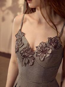 MOTF PREMIUM 女士优雅镂空刺绣吊带裙 - 卡其色 - 查看 1