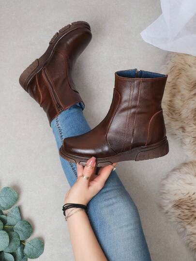 BOTINES DE PIEL GENUNINA comodos y elegante para mujer con cierre de cremallera,  suela resistente, no pesada, ideales para el día a día y para looks de otoño.