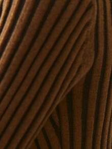 Nöista Chiếc váy len dài sọc nâu này kết hợp giữa dáng suông thanh lịch và chất liệu ấm áp. Hoàn hảo cho trang phục mùa thu đông, đây là chiếc váy nâu thanh lịch dành cho phụ nữ, dễ dàng chuyển đổi từ trang phục ban ngày sang ban đêm. - Nhiều màu - Xem 10