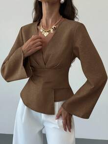 Aloruh 新款时尚通勤风腰部褶皱不对称下摆长喇叭袖V领套头衫 - 棕色 - 查看 6