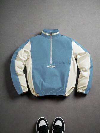 Aesthetic Post Herr sportig varsityjacka, färgblocksjacka med halv dragkedja och ståkrage, grafisk design med bokstäver, dragsko i nederkanten för justerbar passform, lämplig för vardagsbruk, utflykter, sport, fritid, skola, fest, musikfestival. Kan ges som present till vänner eller pojkvänner