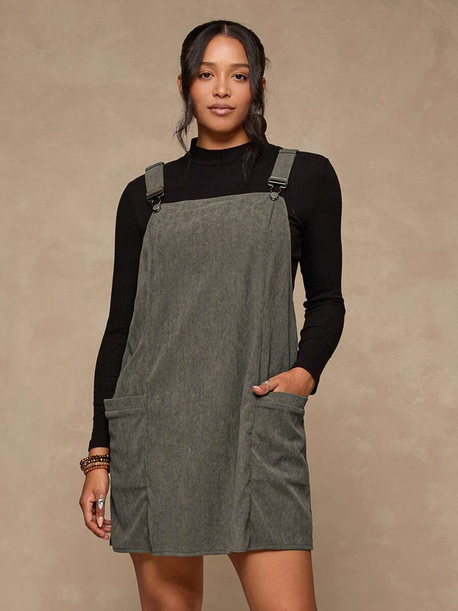 SHEIN VCAY Robe ample pour femmes de grande taille, décontractée pour tous les jours et les trajets. Couleur unie simple avec patchwork, poches et bretelles lâches.