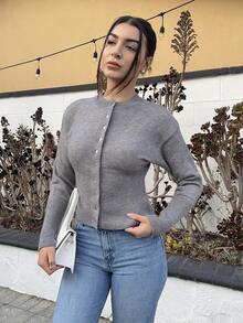 Andrea Bello 灰色短款修身前扣纯色长袖简约休闲针织开衫，灰色毛衣，短款女式毛衣，女式毛衣，针织毛衣，冬季女装，秋季女装，FW24