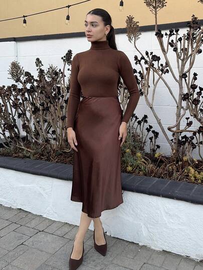 Andrea Bello Women's Glossy Medium Length Skirt