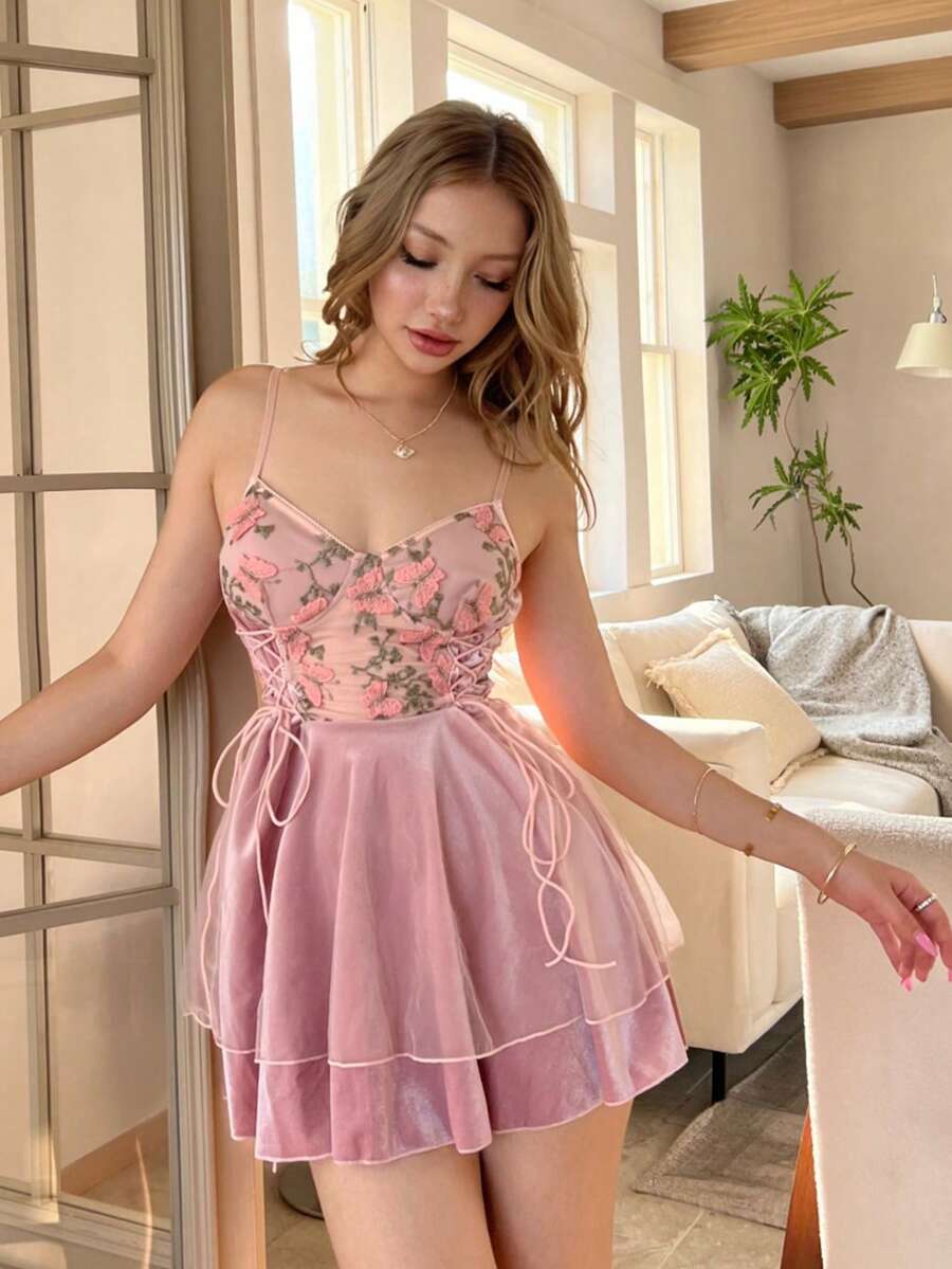 SHEIN 浪漫蝴蝶刺绣网眼系带腰部修身双层天鹅绒裙装，性感甜美睡衣/家居服 - 珊瑚粉 - 查看 1