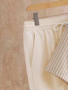 Manfinity NXTstreet 男士休闲条纹印花短袖衬衫和抽绳腰直筒裤套装，春夏秋 - 彩色 - 查看 4