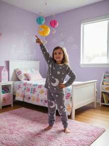 Pijama Para Niña Afelpada de Lunas que Brilla en La Oscuridad - Gris Oscuro - Ver 2