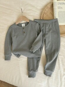 SHEIN 2 件套小男孩舒适罗纹针织圆领长袖睡衣套装，柔软舒适，适合秋冬季 - 灰色 - 查看 2