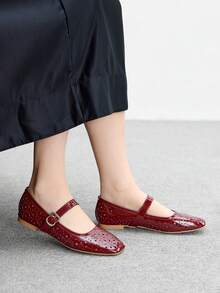CUCCOO BIZCHIC 女式方头平底勃艮第酒红色镂空扣带一脚蹬平底鞋，轻便舒适的休闲玛丽珍鞋，适合搭配连衣裙 - 酒紅色 - 查看 5
