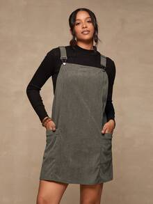 SHEIN VCAY Robe ample pour femmes de grande taille, décontractée pour tous les jours et les trajets. Couleur unie simple avec patchwork, poches et bretelles lâches.