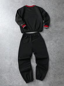 Manfinity EMRG 男士街头时尚刺绣套头卫衣和运动裤套装 - 黑色 - 查看 2