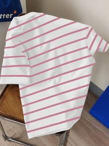 Manfinity Denimwave 男女通用经典白色和粉色条纹马匹印花休闲 T 恤，时尚图案 T 恤 - 彩色 - 查看 2