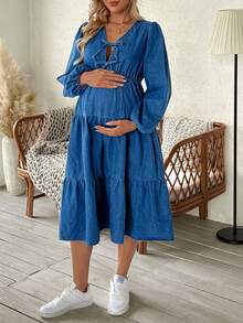 SHEIN Vestido de mezclilla de moda con mangas farol, cintura con lazo y dobladillo con volantes para maternidad en color azul - Azul - Ver 4