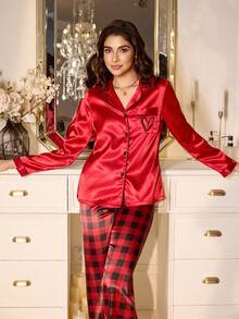LuxeNights Weihnachts-Pyjama Set mit rotem Herz-Karomuster in Seidenlook für Frauen, Winterkleidung