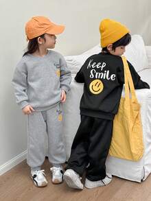 Genkimix Kids 2 件女童休闲图案标语和笑脸印花羊毛运动衫和配套慢跑裤套装，秋季日常运动装 - 灰色 - 查看 5