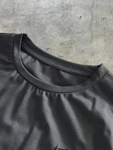 AXEPEAK 宽松版型男士针织休闲字母印花 T 恤，夏季，适合街头潮流，2000 年代风格 - 深灰色 - 查看 4