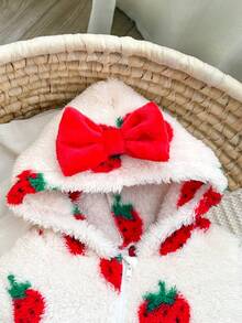 SHEIN Macacão com Capuz e Zíper de Fleece com Estampa de Morango para Meninas Bebê, com Laço Vermelho, Manga Longa, Uso Conveniente, Doce e Fofo, Adequado para Outono/Inverno - Multicolorido - Visão 8