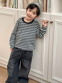 Genkimix Kids 2件組小男孩休閒條紋長袖T恤與牛仔褲套裝，柔軟面料時尚穿搭，適合秋季、學校、返校穿著 - 淺灰色 - 查看 6