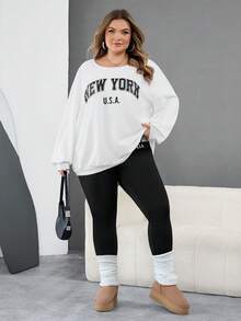 SHEIN CURVE+ 大尺碼女款休閒寬鬆圓領運動衫＋緊身長褲兩件套，秋冬運動正式穿搭，白色、黑白配色 - 黑與白 - 查看 6