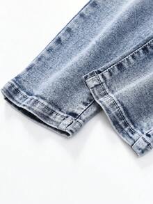 小男孩基本款休闲运动日常学院风猫须细节中弹柔软抽绳腰部修身牛仔裤黑色和牛仔蓝两件套，儿童必备日常时尚单品 - 彩色 - 查看 6