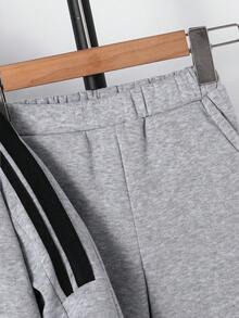 SHEIN 2 件套年轻男童休闲宽松圆领运动衫和运动裤套装，适合返校、生日、迎婴派对、节日派对、秋冬季 - 淺灰色 - 查看 5