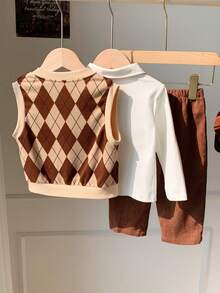 SHEIN 男婴保暖套装，白色长袖衬衫、格子背心和灯芯绒裤，适合室内、户外滑雪、日常穿着、运动、玩耍、聚会、秋冬季摄影等场合。 - 棕色 - 查看 2