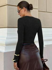 Lavishia Áo thun dệt kim dáng ôm cổ tròn tay dài màu trơn dành cho nữ - màu đen - Xem 2