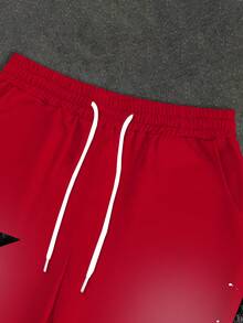 Manfinity EMRG Set de 2 piezas con camiseta de manga corta de cuello redondo con gráfico de retrato y letra divertido para hombre, y pantalón de chándal acampanado, estilo casual de calle