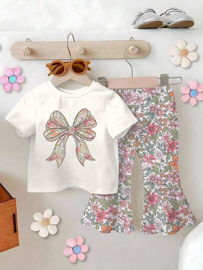 SHEIN Set de 2 piezas de camiseta con gráfico de mariposa y pantalones acampanados con estampado floral para bebé niña, conjunto casual para exteriores, enérgico