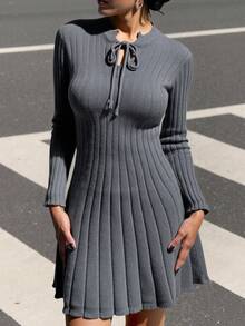 Flirla V 领系腰女式纯色 A 字形毛衣连衣裙 - 深灰色 - 查看 4