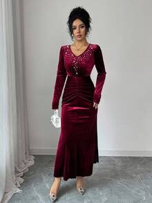 Modelyn Women's Burgundy Velvet Long Sleeve Beaded Waist Ruched Bodycon Midi Dress, Elegant For Outings And Dates, Autumn/Winter