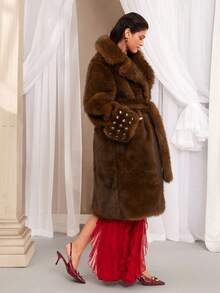 VOLUPTÉ CURVE Jaket Panjang Hangat Tebal Bergaya Prancis Ukuran Besar Warna Cokelat dengan Kerah Bulu Imitasi, Manset Mutiara, dan Hiasan Mutiara untuk Musim Dingin, Cocok untuk Pernikahan, Pesta, Jalan-jalan, dan Prom. - Coffee Brown - View 2
