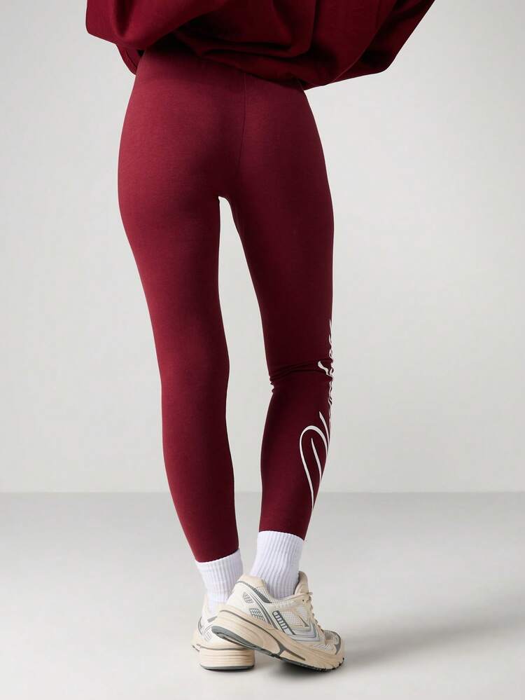 Missguided x Playboy Weihnachts-Leggings in Burgunderrot mit Schrift-Logo-Grafik-Muster für lässigen Streetwear-Stil