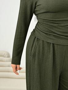 Solflare 2件套大码女式橄榄绿圆领长袖褶皱上衣和裤子休闲装 - 軍綠色 - 查看 7