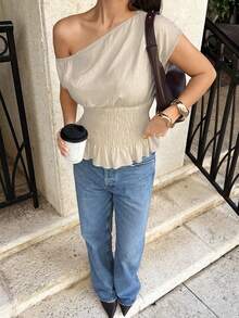 Siren Gaze Bluzka damska asymetryczna w jednolitym kolorze, lniana bluzka z odkrytymi ramionami, kolor naturalny, dopasowana bluzka z falbanką u dołu