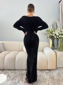 Lavishia Schwarzes Samtgarn gestricktes figurbetontes Kleid mit V-Ausschnitt und Langarm, modischer Influencer-Stil