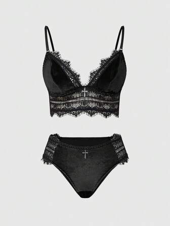 Ensemble de lingerie gothique en velours avec dentelle et string à triangle